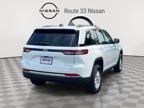Used 2023 Jeep Grand Cherokee Laredo AWD/4WD image 4