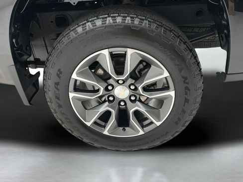 Used 2024 Chevrolet Silverado 1500 LT AWD/4WD image 9