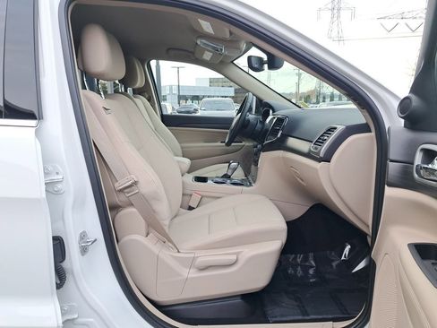 Used 2022 Jeep Grand Cherokee Laredo E w/ Security & Convenience Group image 18