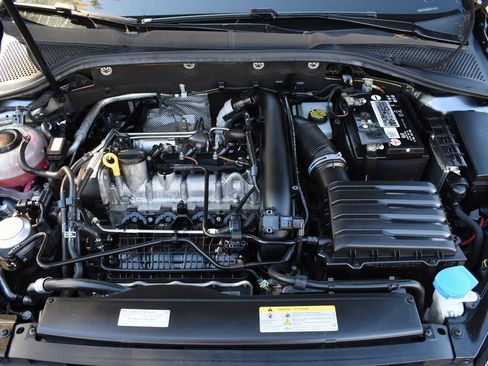 Used 2021 Volkswagen Golf 4-Door image 12