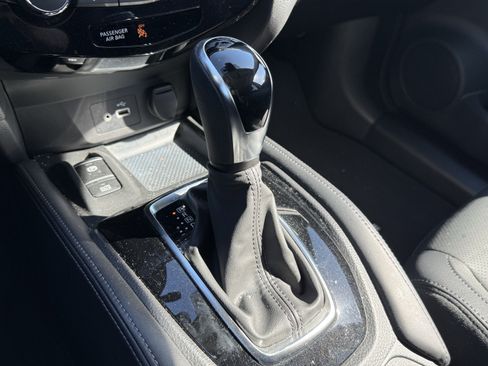 Used 2018 Nissan Rogue SL w/ Premium Package image 26