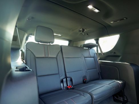 Used 2025 Chevrolet Suburban RST AWD/4WD image 33