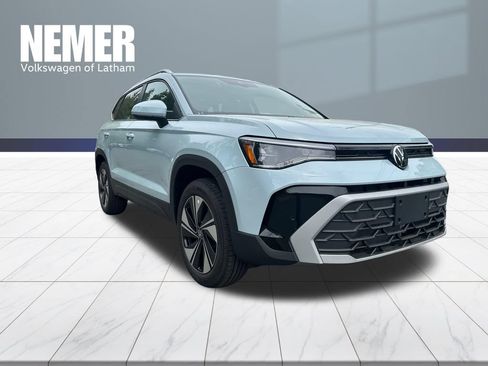 New 2026 Volkswagen Taos SE AWD/4WD image 6