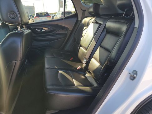 Used 2023 GMC Terrain SLT image 16