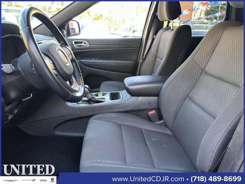 Used 2020 Jeep Grand Cherokee Laredo image 16