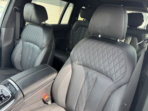 Certified 2025 BMW X7 M60i AWD/4WD image 19