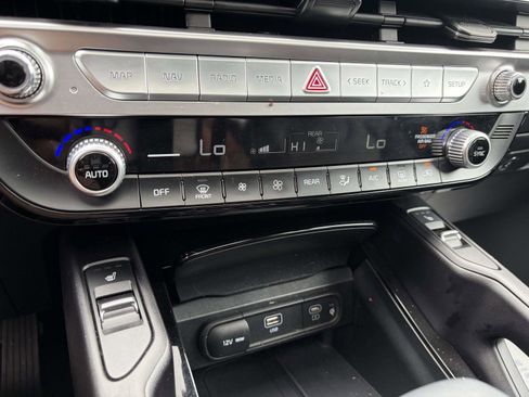 Used 2025 Kia Telluride S FWD image 15