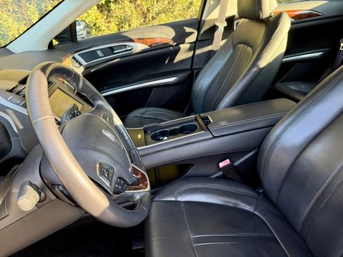 Used 2013 Lincoln MKZ image 32