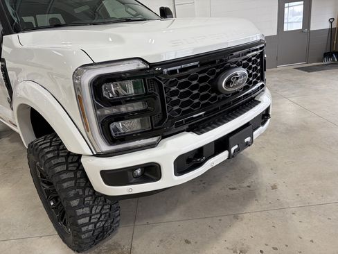 New 2026 Ford F250 Lariat w/ Black Appearance Package AWD/4WD image 9