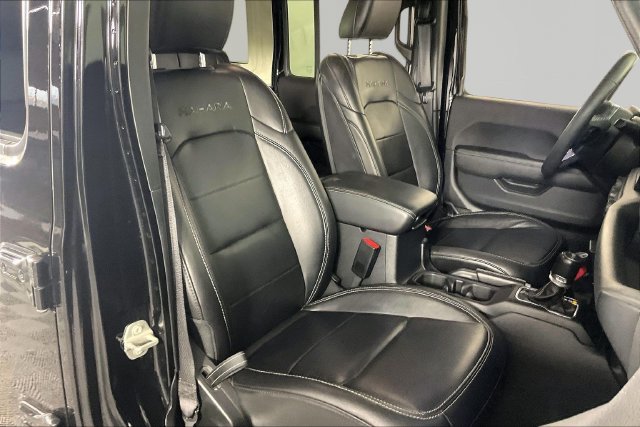 Used 2023 Jeep Wrangler Unlimited Sahara AWD/4WD image 27
