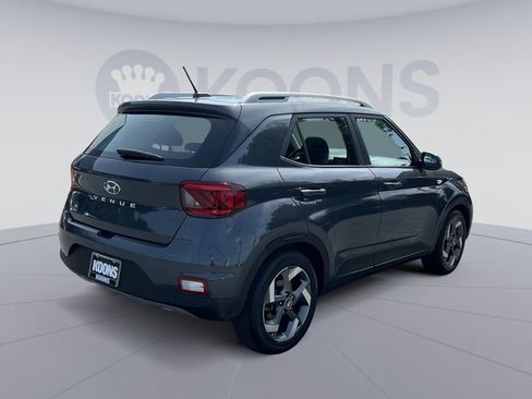 Used 2023 Hyundai Venue SEL FWD image 7