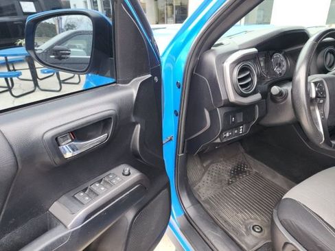 Used 2021 Toyota Tacoma TRD Sport image 8