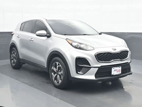 Used 2022 Kia Sportage LX image 9