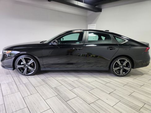 Used 2024 Honda Accord Sport image 2
