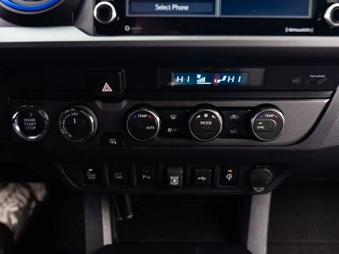 Used 2023 Toyota Tacoma TRD Off-Road w/ Technology Package AWD/4WD image 18