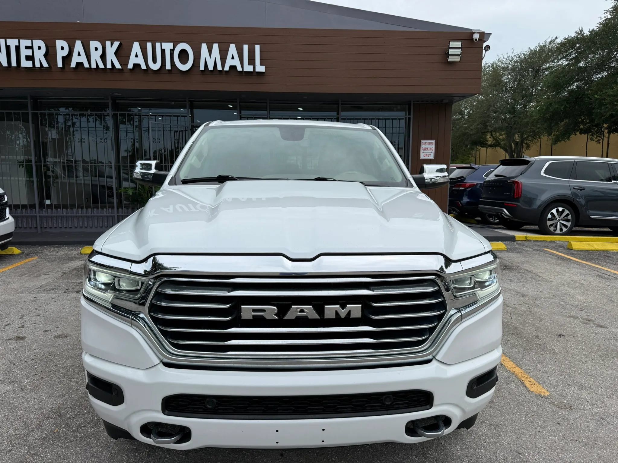 Used 2019 RAM 1500 Limited AWD/4WD image 2