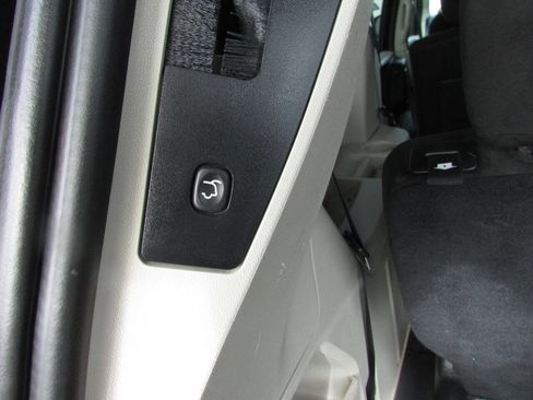 Used 2015 Dodge Grand Caravan SXT image 24