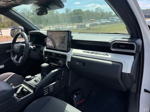 Used 2024 Toyota Tacoma TRD Off-Road w/ TRD Off Road Upgrade Package AWD/4WD image 17