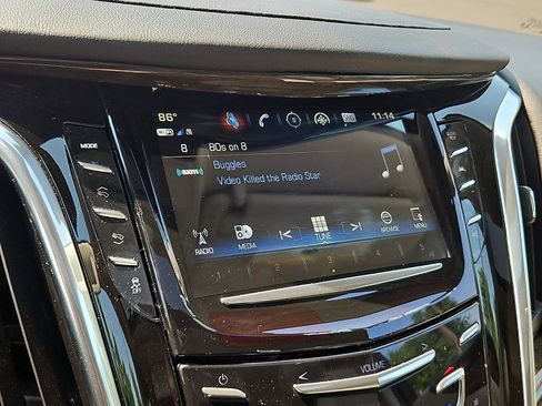 Used 2020 Cadillac Escalade ESV Luxury w/ LPO, Radiant Package AWD/4WD image 18