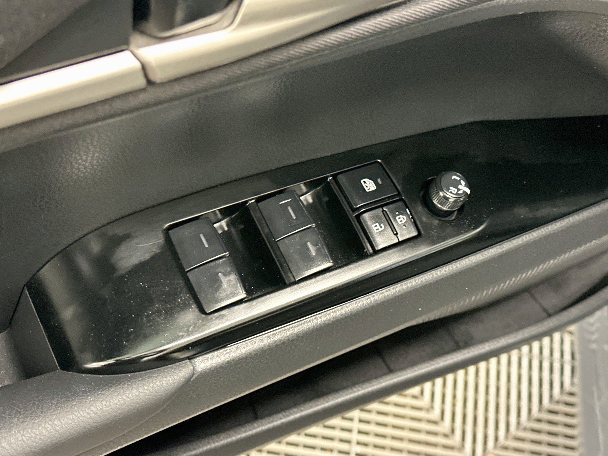 Used 2025 Toyota Camry LE FWD image 15
