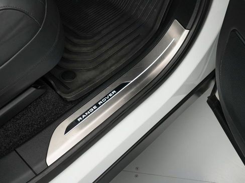 Used 2023 Land Rover Range Rover SE image 40