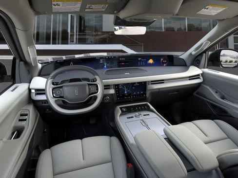 New 2026 Lincoln Navigator Premiere AWD/4WD image 9