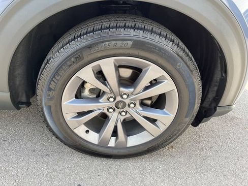 Used 2021 Ford Explorer XLT w/ Equipment Group 202A AWD/4WD image 44