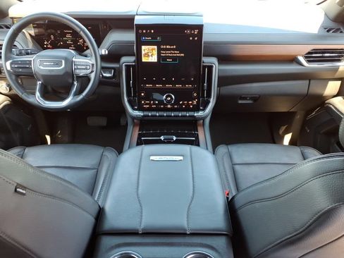 Used 2025 GMC Yukon XL Denali RWD image 19