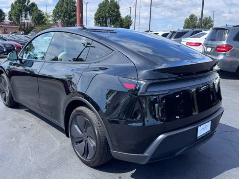 Used 2026 Tesla Model Y 2WD image 3