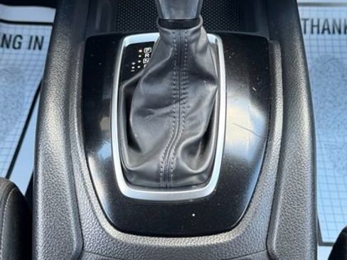 Used 2018 Nissan Rogue SV w/ Premium Package AWD/4WD image 17