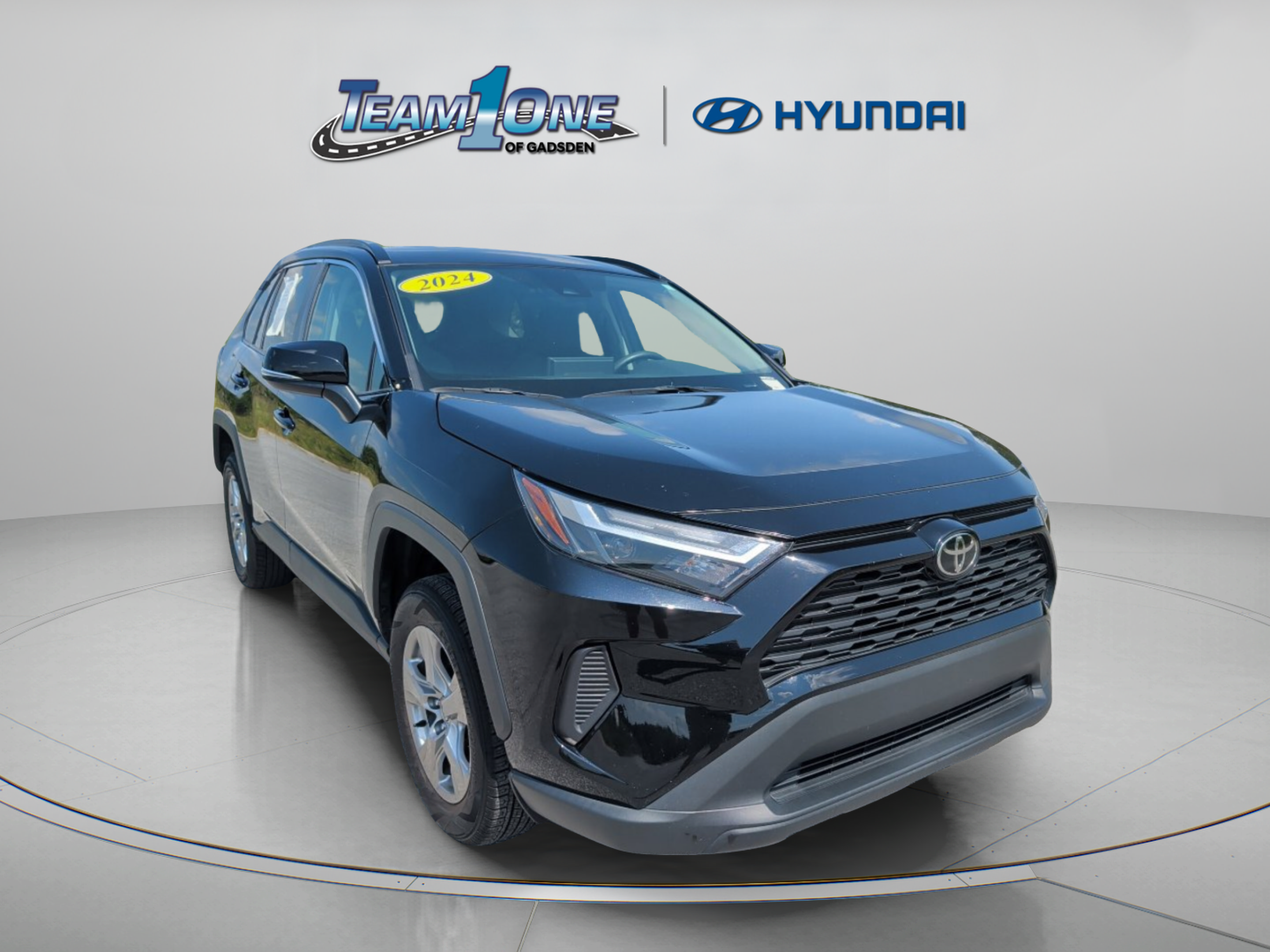 Used 2024 Toyota RAV4 XLE FWD image 1
