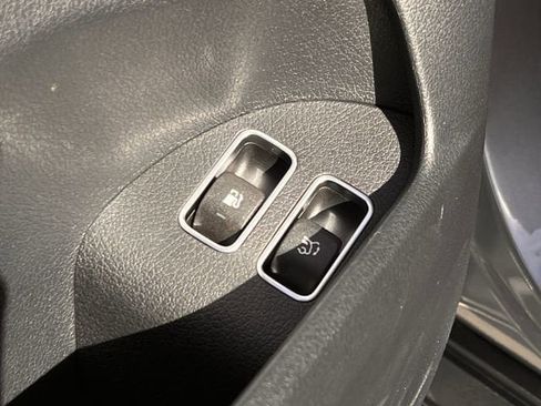 Used 2025 Mercedes-Benz GLE 450e 4MATIC image 24