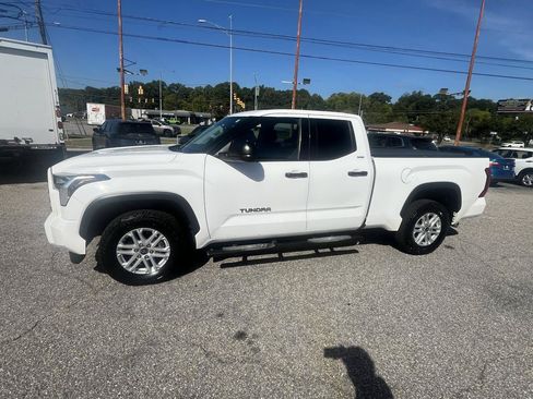 Used 2022 Toyota Tundra SR5 AWD/4WD image 10