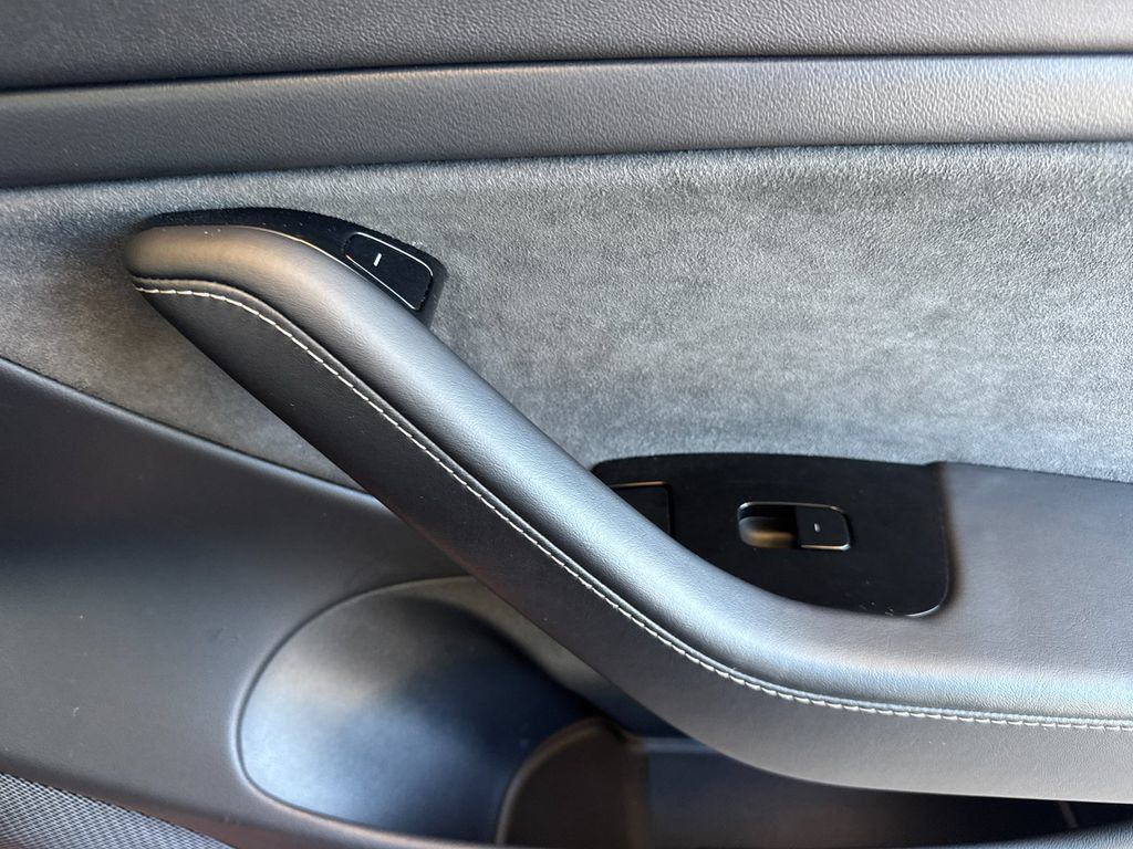 Used 2018 Tesla Model 3 Long Range RWD image 21