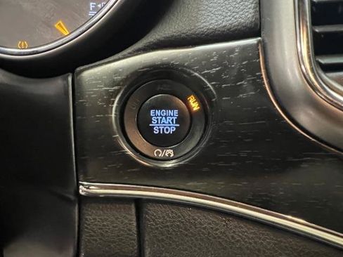 Used 2018 Jeep Grand Cherokee Limited image 15