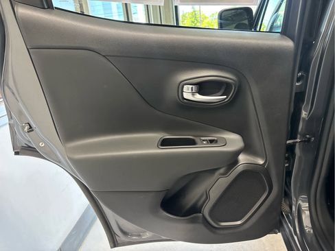 Used 2022 Jeep Renegade Latitude w/ Convenience Group AWD/4WD image 26