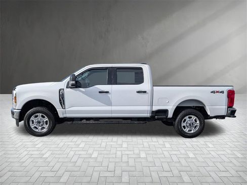 Used 2025 Ford F350 XLT image 6