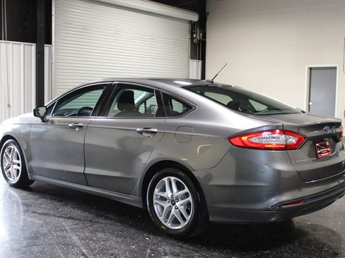 Used 2014 Ford Fusion SE FWD image 5