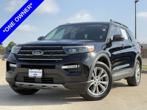 Used 2023 Ford Explorer XLT w/ Equipment Group 202A RWD image 2