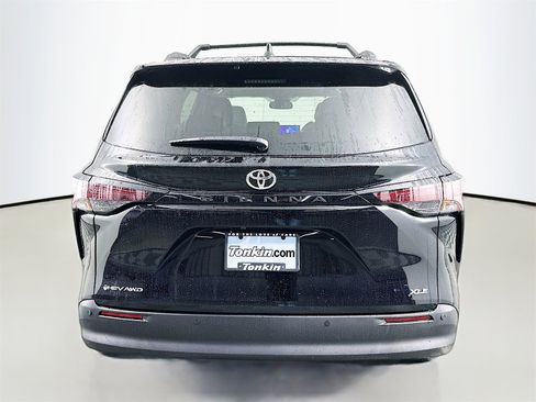 New 2026 Toyota Sienna XLE image 6