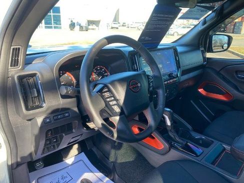 Used 2025 Nissan Frontier PRO-4X image 12