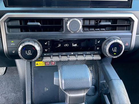 Used 2025 Toyota 4Runner Limited AWD/4WD image 33