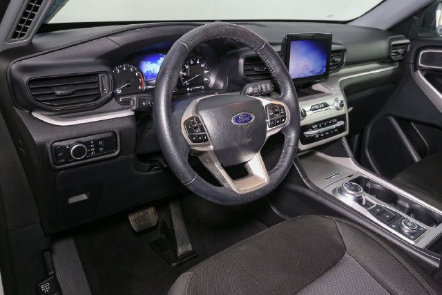 Used 2023 Ford Explorer XLT AWD/4WD image 21