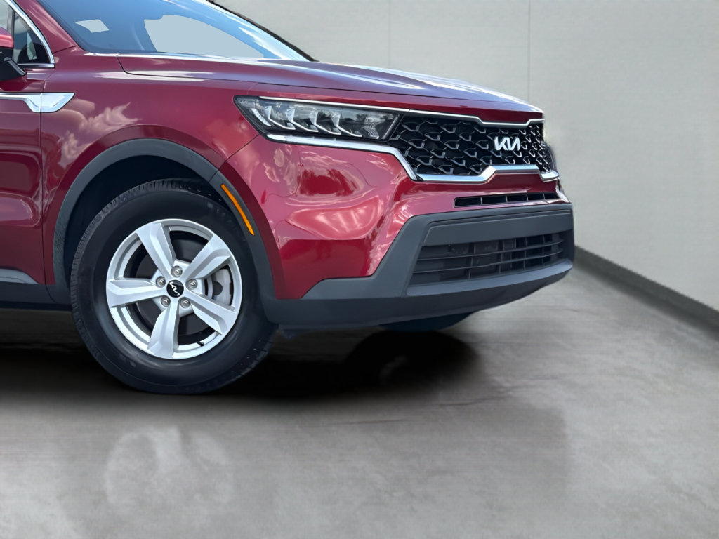Used 2023 Kia Sorento LX FWD image 3