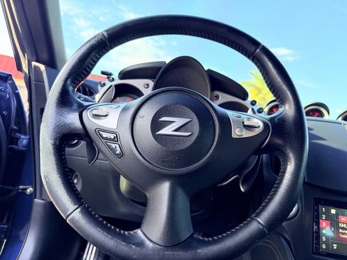 Used 2015 Nissan 370Z Coupe RWD image 11