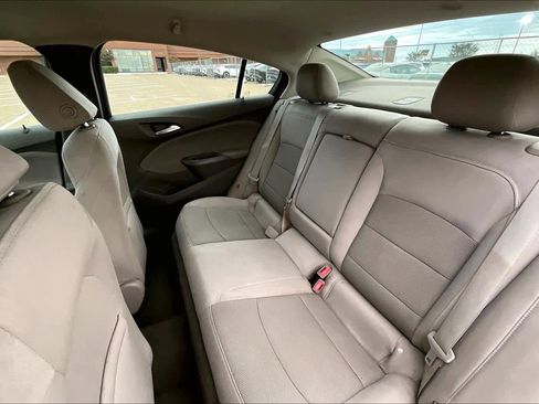 Used 2017 Chevrolet Cruze LT image 29