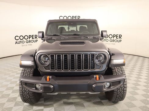 Used 2024 Jeep Gladiator Mojave w/ Safety Group image 8