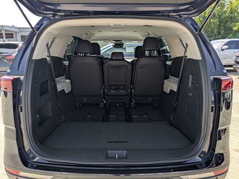 Used 2024 Kia Carnival LX FWD image 12