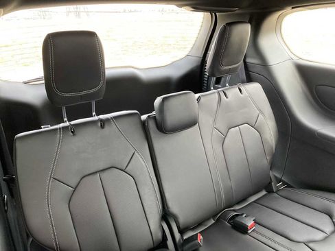 New 2026 Chrysler Pacifica Select image 36