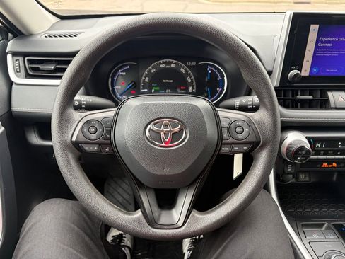 Certified 2025 Toyota RAV4 LE AWD/4WD image 19